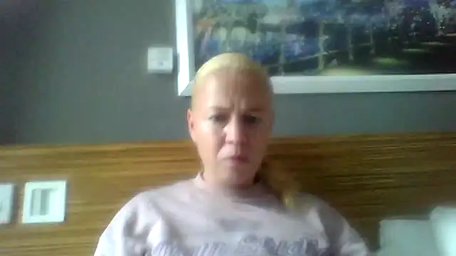 Snapshot of jennyblondeuk chatting on 04/04/26, 02:25 jennyblondeuk online show from 04/04/26, 02:25
