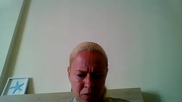 Snapshot of jennyblondeuk chatting on 04/16/26, 01:45 jennyblondeuk online show from 04/16/26, 01:45