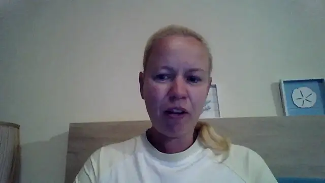 Snapshot of jennyblondeuk chatting on 04/18/26, 07:07 jennyblondeuk online show from 04/18/26, 07:07