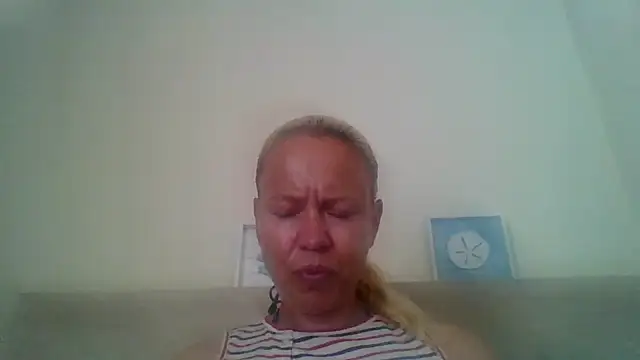 Snapshot of jennyblondeuk chatting on 05/04/26, 01:51 jennyblondeuk online show from 05/04/26, 01:51