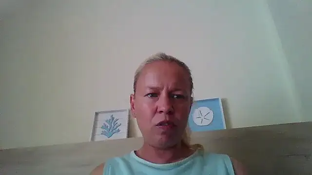 Snapshot of jennyblondeuk chatting on 05/12/26, 02:36 jennyblondeuk online show from 05/12/26, 02:36