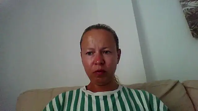 Snapshot of jennyblondeuk chatting on 06/08/26, 05:13 jennyblondeuk online show from 06/08/26, 05:13