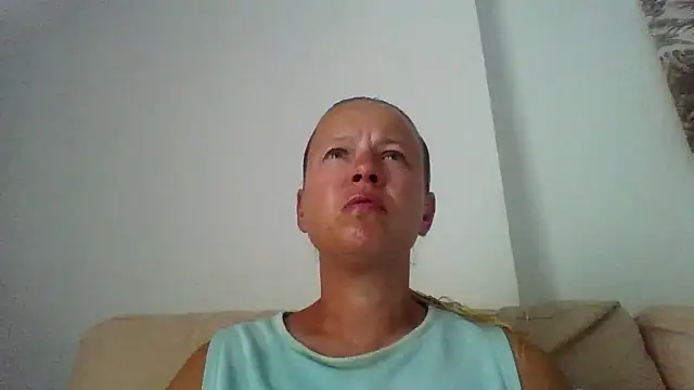 Snapshot of jennyblondeuk chatting on 06/09/26, 04:40 jennyblondeuk online show from 06/09/26, 04:40