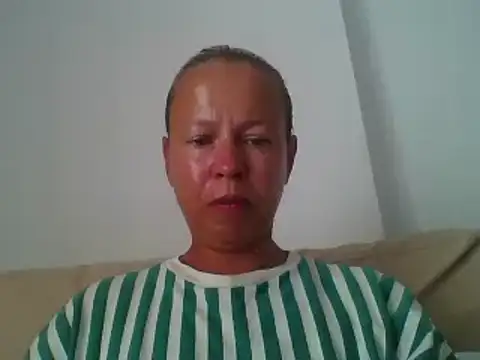 Snapshot of jennyblondeuk chatting on 06/10/26, 03:44 jennyblondeuk online show from 06/10/26, 03:44