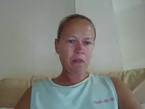 Snapshot of jennyblondeuk chatting on 06/11/26, 08:29 jennyblondeuk online show from 06/11/26, 08:29