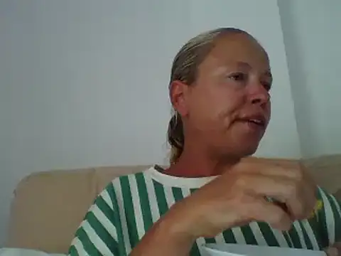 Snapshot of jennyblondeuk chatting on 06/13/26, 04:16 jennyblondeuk online show from 06/13/26, 04:16