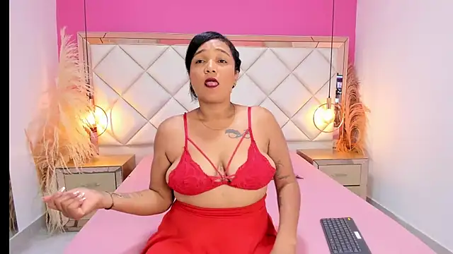 Snapshot of Sara_Cherry_ chatting on 12/20/25, 11:56 Sara Cherry online show from 12/20/25, 11:56