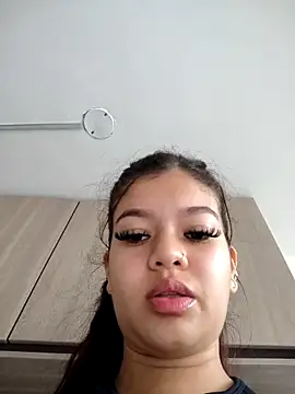 Snapshot of Arimonroee chatting on 04/16/26, 06:09 Arimonroee online show from 04/16/26, 06:09