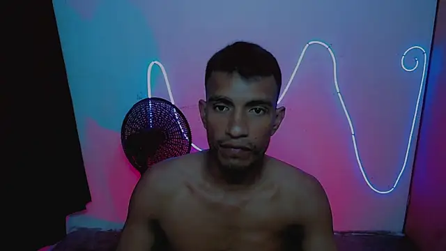 Yeison 777  online show from 12/21/25, 03:57