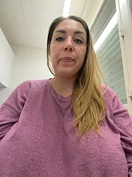 Vaannessaa online show from 12/21/25, 08:27