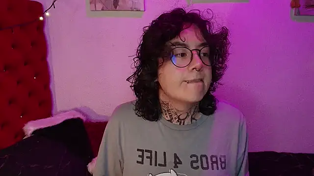 VelvetKai nom online show from 12/23/25, 06:44