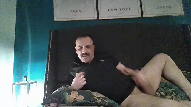 MARCUSL79 online show from 12/22/25, 04:09