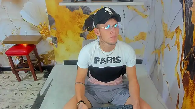 Chuck LatinBoy online show from 12/21/25, 05:42