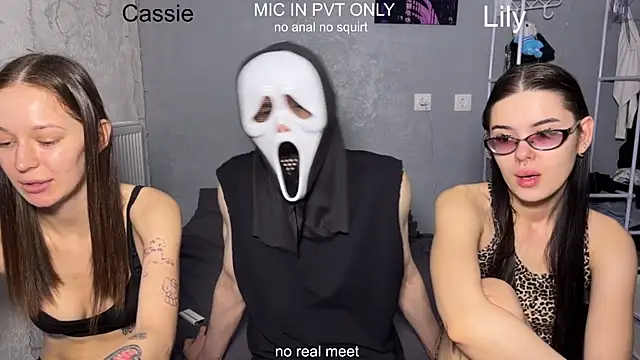 girls secrets online show from 04/01/26, 09:10