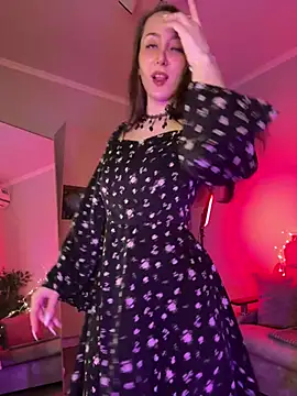 Snapshot of LuxBrunette_ chatting on 04/17/26, 05:10 LuxBrunette online show from 04/17/26, 05:10