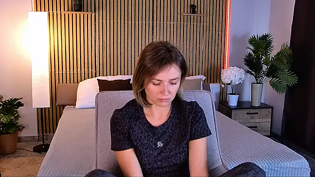 EmeraldGlow online show from 05/24/26, 02:44
