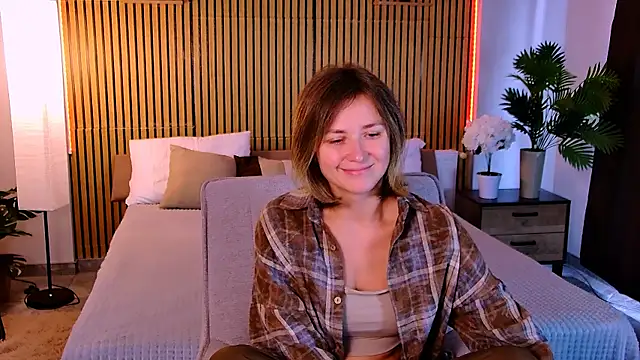 EmeraldGlow online show from 06/12/26, 02:38