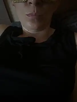 Snapshot of SexyMamiVee chatting on 04/17/26, 04:21 SexyMamiVee online show from 04/17/26, 04:21