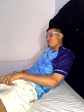 Snapshot of Latin_Paisa_Boy chatting on 01/15/26, 10:31 Latin Paisa Boy online show from 01/15/26, 10:31