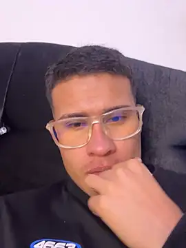 Snapshot of Latin_Paisa_Boy chatting on 02/08/26, 04:43 Latin Paisa Boy online show from 02/08/26, 04:43