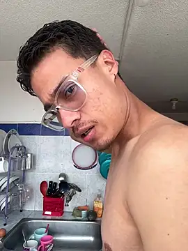 Snapshot of Latin_Paisa_Boy chatting on 03/22/26, 06:11 Latin Paisa Boy online show from 03/22/26, 06:11