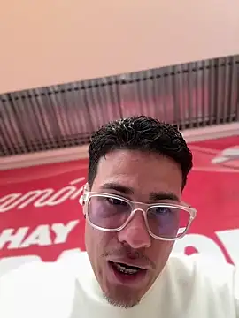 Snapshot of Latin_Paisa_Boy chatting on 03/30/26, 04:52 Latin Paisa Boy online show from 03/30/26, 04:52