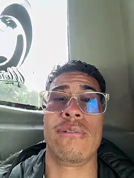Snapshot of Latin_Paisa_Boy chatting on 04/15/26, 08:42 Latin Paisa Boy online show from 04/15/26, 08:42