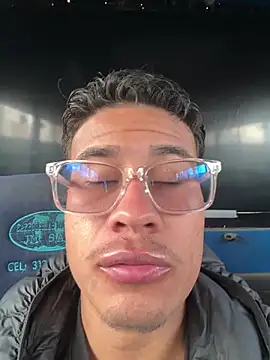 Snapshot of Latin_Paisa_Boy chatting on 04/18/26, 04:55 Latin Paisa Boy online show from 04/18/26, 04:55