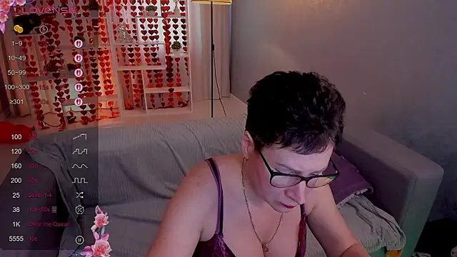 Snapshot of JennyMons chatting on 02/12/26, 08:42 JennyMons online show from 02/12/26, 08:42