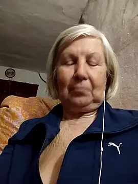 Snapshot of KlaudiaDarling chatting on 03/04/26, 04:13 KlaudiaDarling online show from 03/04/26, 04:13