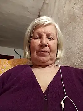 Snapshot of KlaudiaDarling chatting on 03/07/26, 05:43 KlaudiaDarling online show from 03/07/26, 05:43