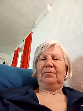 Snapshot of KlaudiaDarling chatting on 04/11/26, 08:18 KlaudiaDarling online show from 04/11/26, 08:18