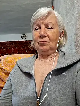 Snapshot of KlaudiaDarling chatting on 05/11/26, 02:45 KlaudiaDarling online show from 05/11/26, 02:45
