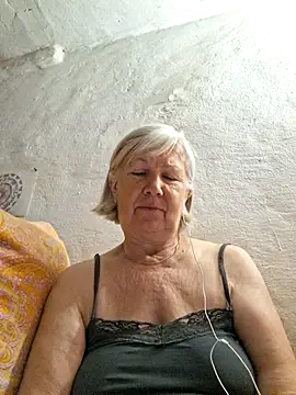 Snapshot of KlaudiaDarling chatting on 06/07/26, 06:33 KlaudiaDarling online show from 06/07/26, 06:33