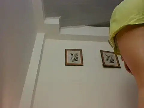 Snapshot of kat_paradise chatting on 01/18/26, 12:20 kat paradise online show from 01/18/26, 12:20