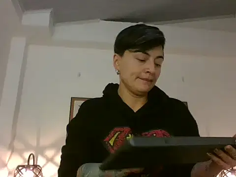 Snapshot of kat_paradise chatting on 03/21/26, 11:48 kat paradise online show from 03/21/26, 11:48