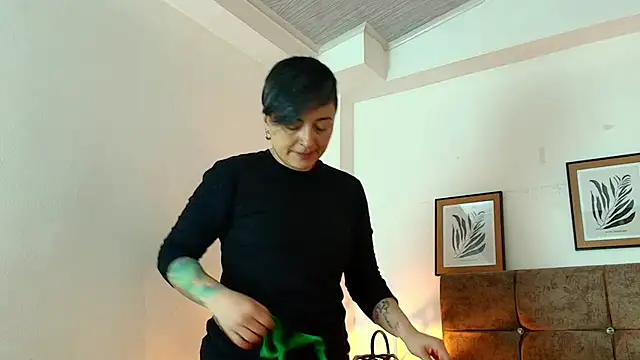 kat paradise online show from 07/12/26, 11:45