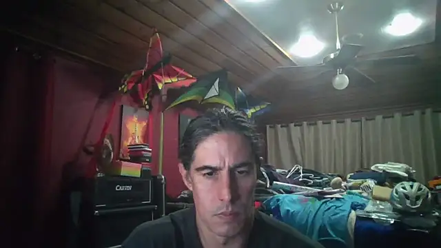 Snapshot of koolchillfun696969 chatting on 12/23/25, 04:21 koolchillfun696969 online show from 12/23/25, 04:21