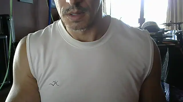 Snapshot of koolchillfun696969 chatting on 07/10/26, 11:40 koolchillfun696969 online show from 07/10/26, 11:40