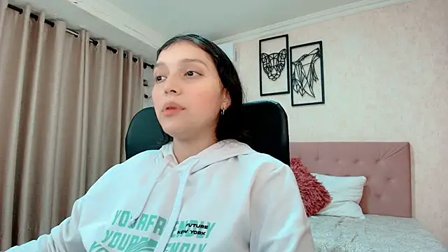 Snapshot of littlemolly_walcott chatting on 03/09/26, 02:15 littlemolly walcott online show from 03/09/26, 02:15