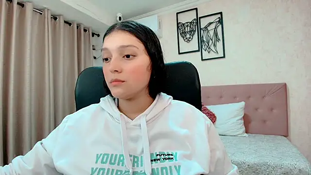 Snapshot of littlemolly_walcott chatting on 03/10/26, 02:05 littlemolly walcott online show from 03/10/26, 02:05