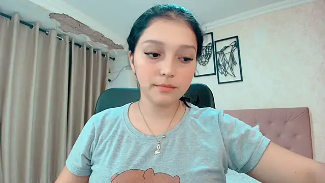 Snapshot of littlemolly_walcott chatting on 04/14/26, 12:27 littlemolly walcott online show from 04/14/26, 12:27