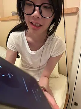 Snapshot of PetiteTight chatting on 06/12/26, 01:43 PetiteTight online show from 06/12/26, 01:43