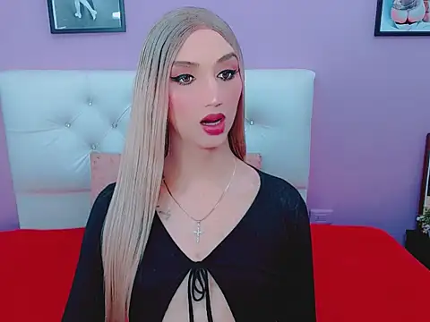 Snapshot of shantal_gil chatting on 04/17/26, 04:48 shantal gil online show from 04/17/26, 04:48