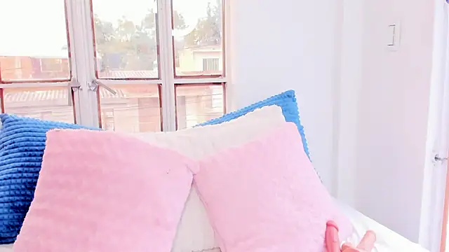 MiaKleinX online show from 07/27/26, 09:44