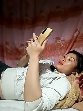 Snapshot of Hiniyk2 chatting on 03/19/26, 01:04 Hiniyk2 online show from 03/19/26, 01:04