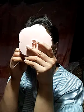 Snapshot of Hiniyk2 chatting on 05/11/26, 02:45 Hiniyk2 online show from 05/11/26, 02:45