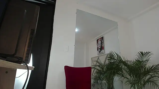 Snapshot of Liam_saint chatting on 03/25/26, 12:11 Liam saint online show from 03/25/26, 12:11