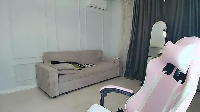 jasmilee online show from 07/04/26, 12:22