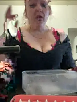Snapshot of KittyCreamKisses chatting on 02/01/26, 09:24 KittyCreamKisses online show from 02/01/26, 09:24
